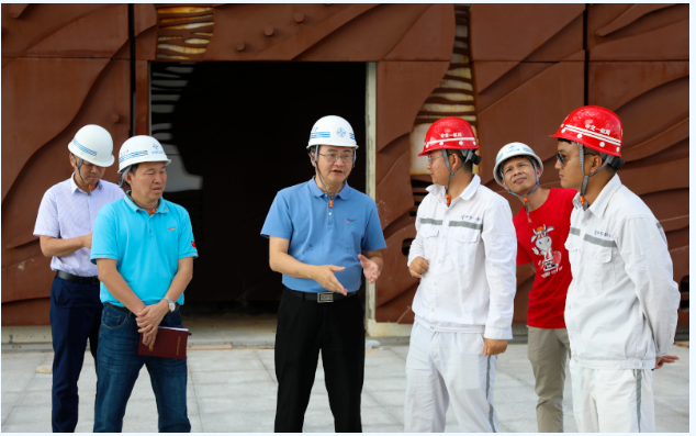 歡迎三沙市市委常委，市長鄧忠蒞臨我司承接的三沙廣場項目，三沙文體館項目現(xiàn)場調(diào)研并指導(dǎo)